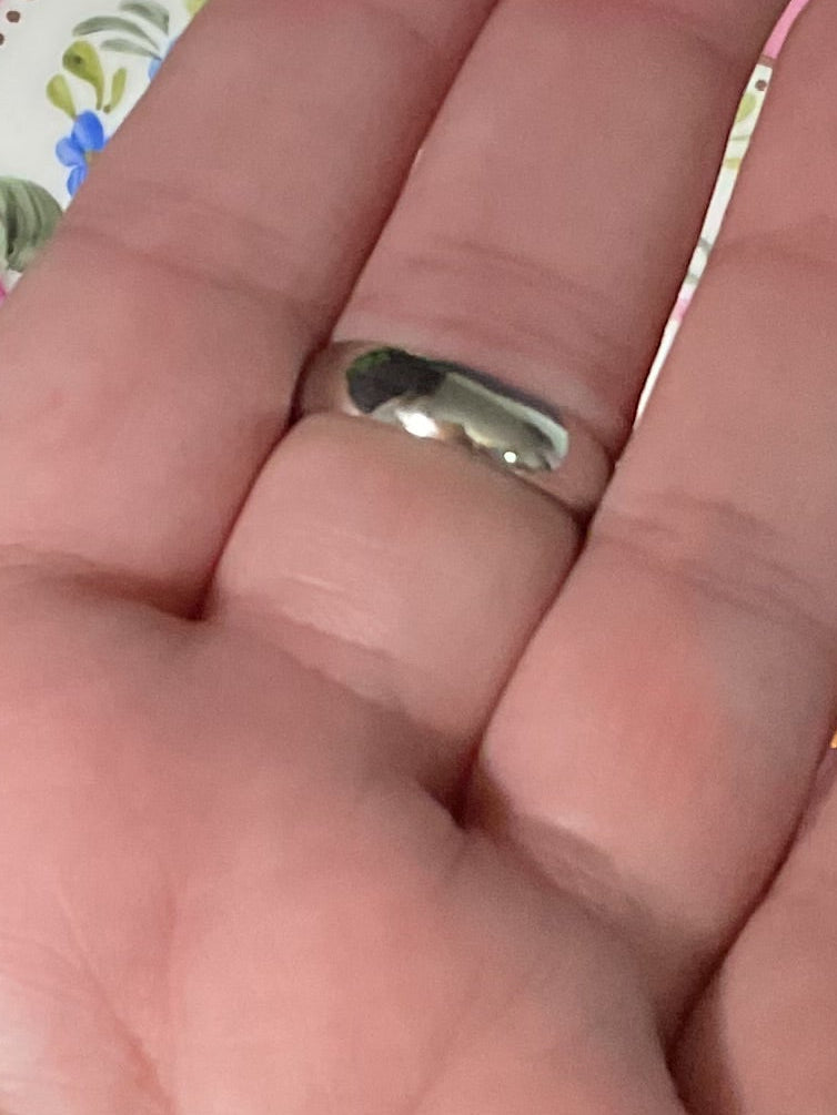 Vintage Deadstock Mother of Pearl Ring size 8.5
