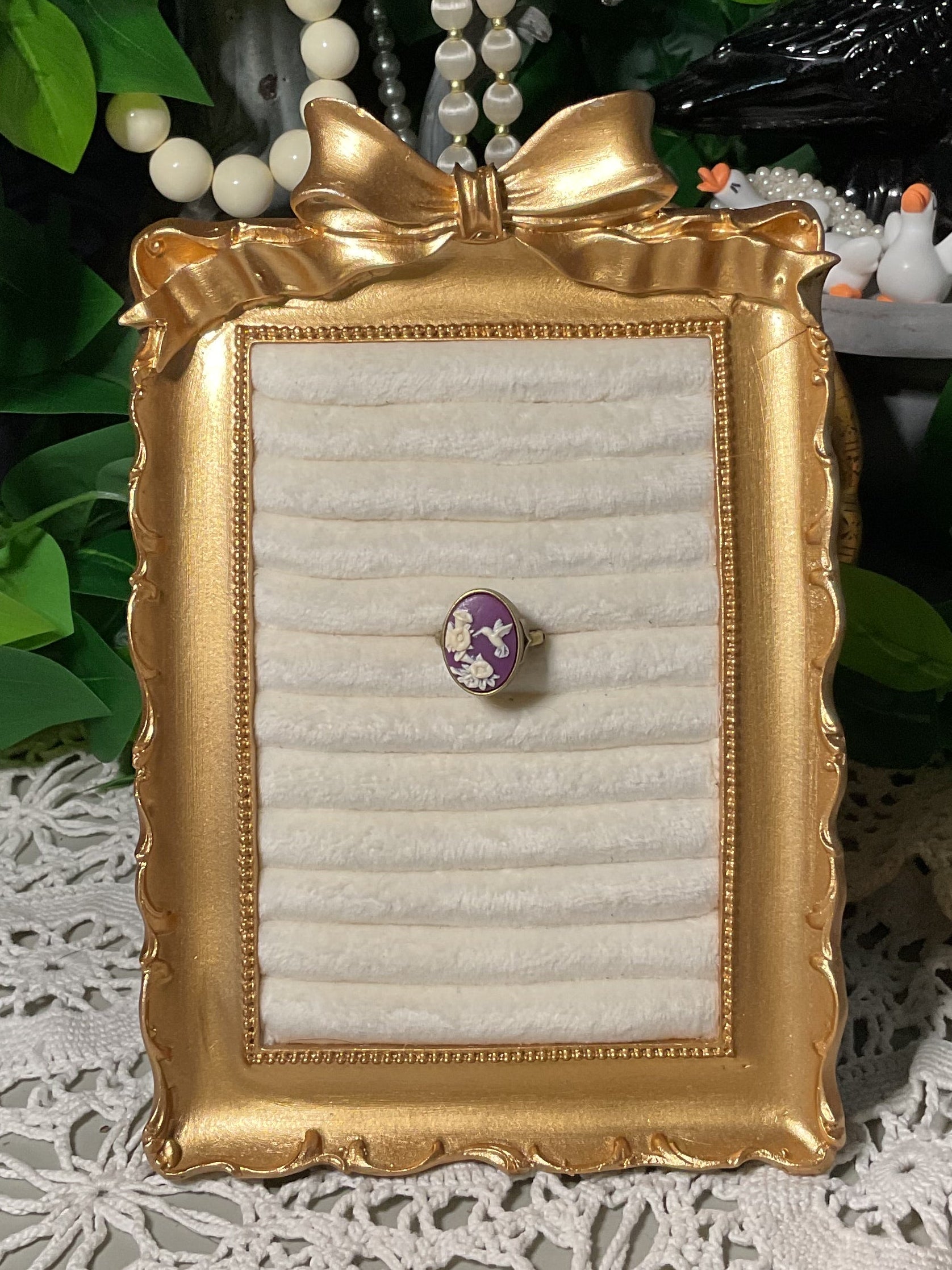 Vintage Hummingbird Cameo Ring Size 8