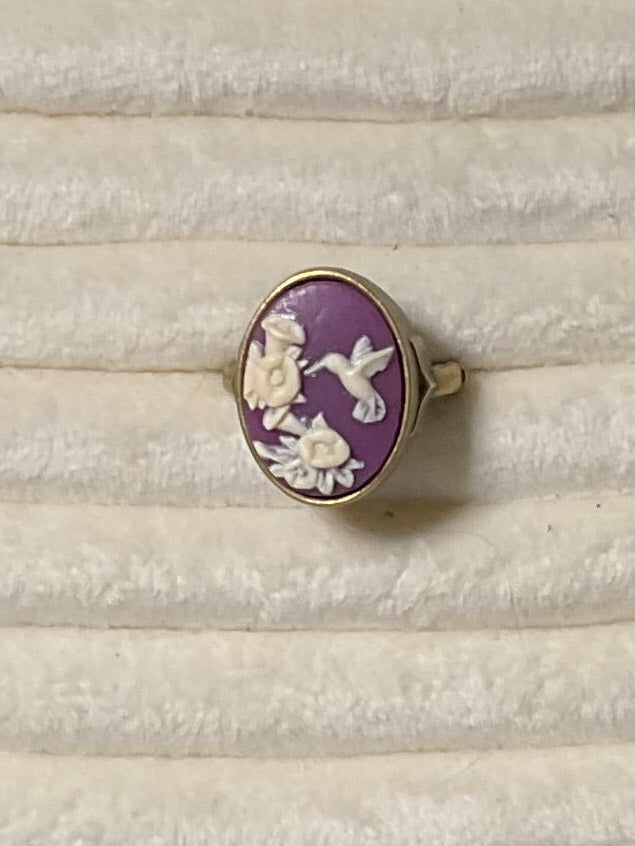Vintage Hummingbird Cameo Ring Size 8